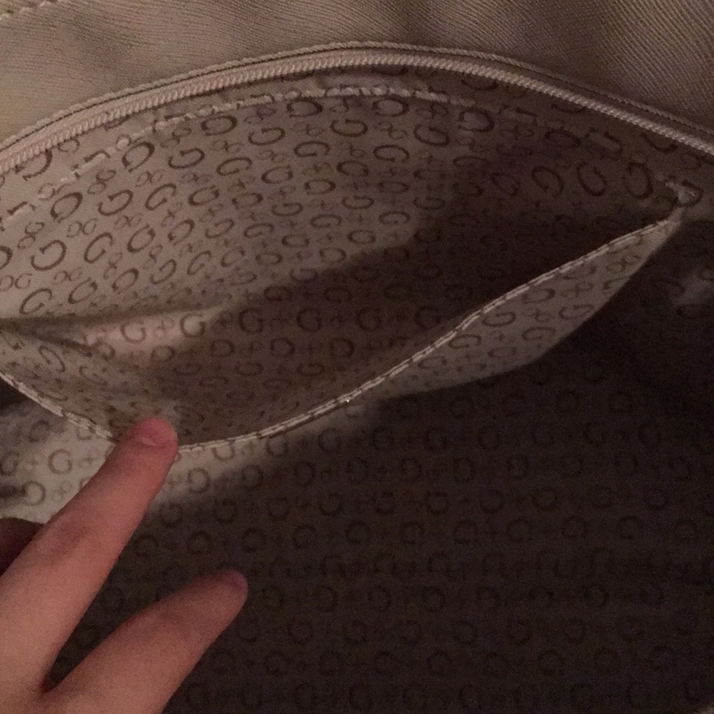 GUESS tote - Picture 3 of 7